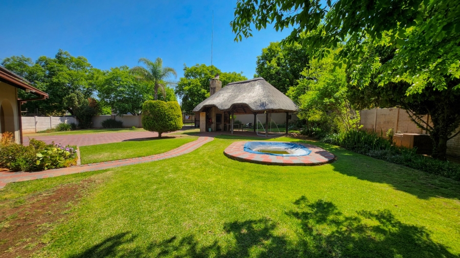 4 Bedroom Property for Sale in Wilkoppies North West